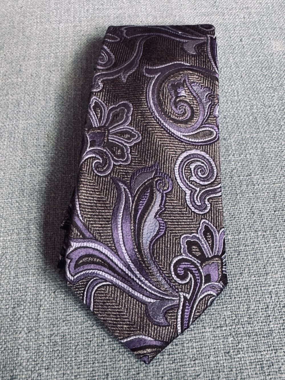 Hickey Freeman Men’s Purple Paisley Silk Tie